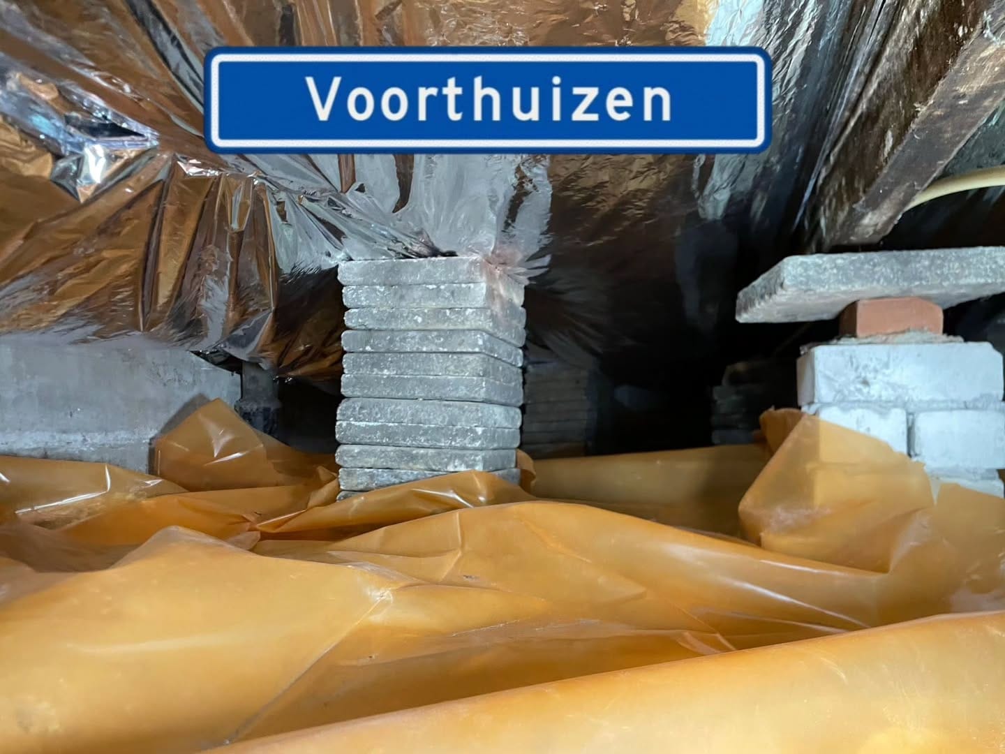 Opleverfoto van TONZON vloerisolatie rond gemetselde vloersteunen in Voorthuizen